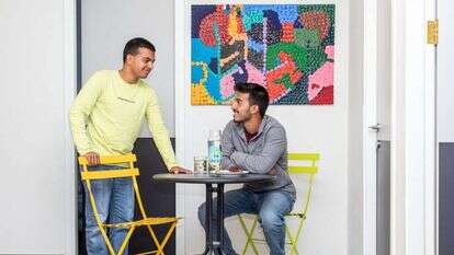 התאומים רגב. | אבישג שאר־ישוב