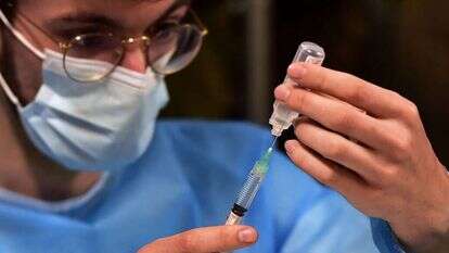 החיסון של פייזר יעיל גם בקרב ילדים בני 12-15. | AFP