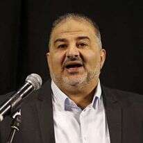 מנסור עבאס נואם בנצרת. | AFP מנסור עבאס נואם בנצרת. | AFP