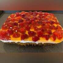 עוגת תותים וקצפת כשרה לפסח. | יהודה אטינגר