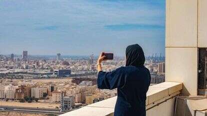 מתאפיינת בקוסמופוליטיות לעומת אזורים אחרים במדינה. העיר ג'דה. | שאטרסטוק מתאפיינת בקוסמופוליטיות לעומת אזורים אחרים במדינה. העיר ג'דה. | שאטרסטוק