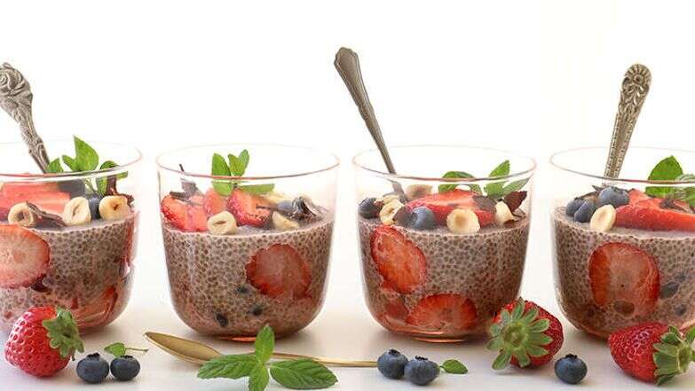 פודינג צ'יה עם פירות יער ושוקולד. | אפרת ליכטנשטט פודינג צ'יה עם פירות יער ושוקולד. | אפרת ליכטנשטט