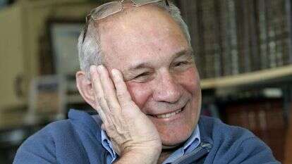 המשימה להעביר בספר גם את שפת הגוף והנפש של חנן הוכתרה בהצלחה מרשימה. חנן פורת, 2008 | נתי שוחט פלאש 90