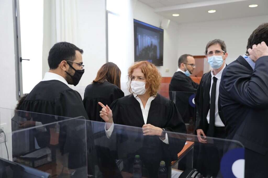 הפרקליטים באולם בית המשפט. | EPA הפרקליטים באולם בית המשפט. | EPA