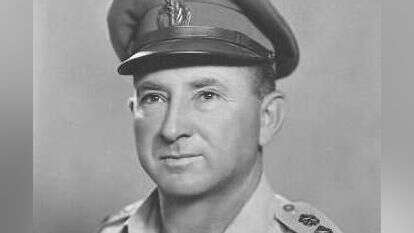 "כשהערבים יבואו לשחוט,
הם לא יבדילו בין הגנה
לאצ"ל". שחם במדי צה"ל | מיכה ברעם, ארכיון צה"ל