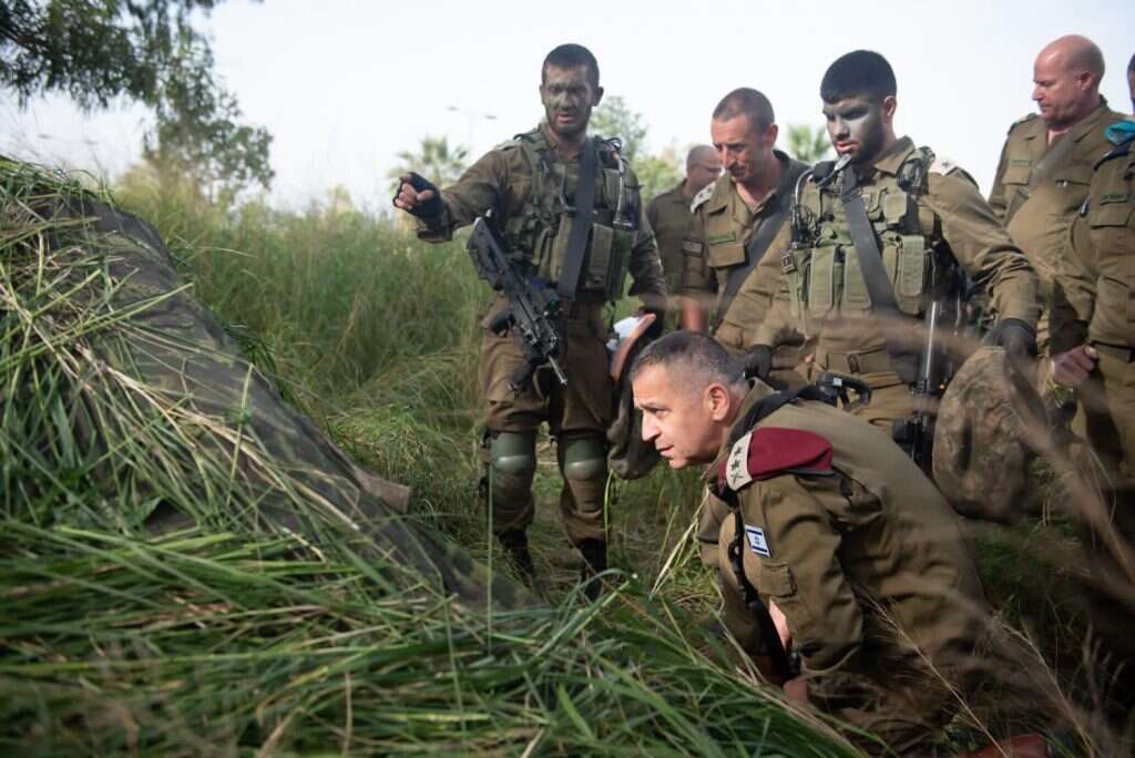 הרמטכ"ל עם הכוחות בשטח, במסגרת תוכנית "הגדוד כאתרוג". | דובר צה"ל