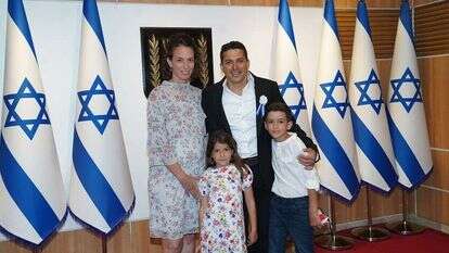 עמיחי שיקלי ומשפחתו בהשבעת הכנסת ה-24. | דוברות הכנסת, דני שם טוב