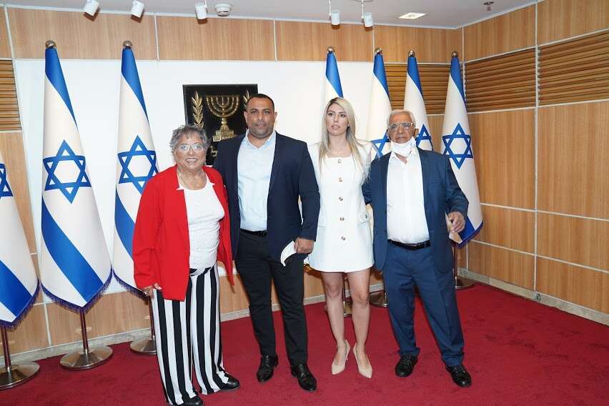 אביר קארה ובני משפחתו בהשבעת הכנסת. | דוברות הכנסת, דני שם טוב