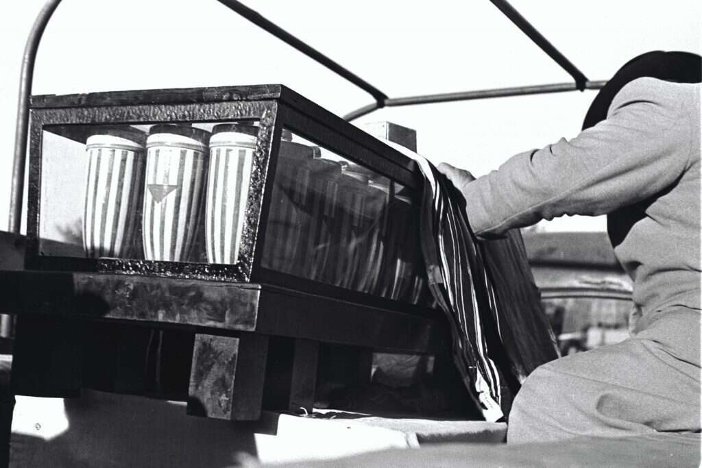 כדי האפר של 200,000 קורבנות השואה. | ארכיון הצילומים של קק"ל