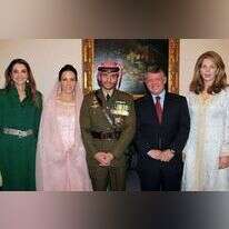 הנסיך חמזה (במרכז), 2012. מימין אימו המלכה נור והמלך עבדאללה, ומשמאל אשתו בסמה והמלכה ראניה. | AFP