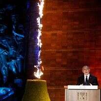 שני ימין קדושים־אזרחית יש לנו בשנה, וגם בהם אנחנו לא מצליחים למצוא  את המכנה המשותף. נתניהו ביד ושם. | אוליביה פיטוסי - פלאש 90