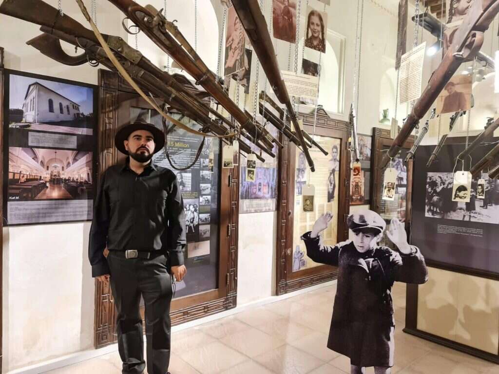 טקס יום השואה בדובאי. | באדיבות המוזיאון מפגש התרבויות דובאי