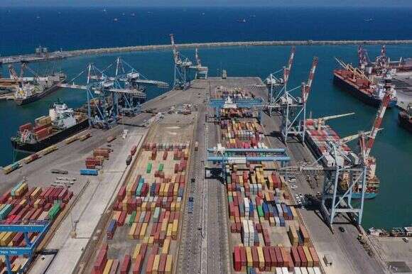 נמל אשדוד. | שאטרסטוק נמל אשדוד. | שאטרסטוק