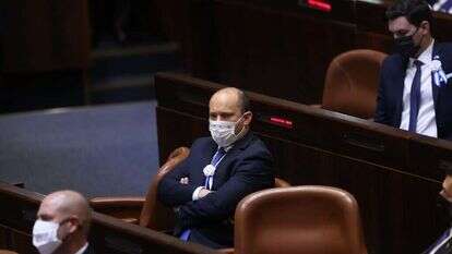 מפגן רטורי חריף ומלא לעג. בנט השבוע בכנסת. | אלכס קולומויסקי