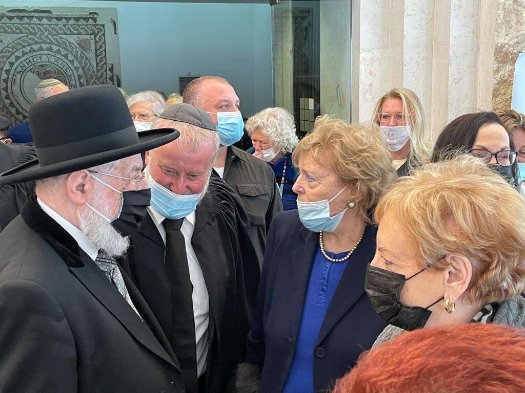 הרב לאו, היועמ"ש והשופטות ארבל ובייניש. | אילת כהנא