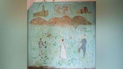 מעתה ועד עולם. ציור הקיר  של שחראית: פרט יחיד במהלך השיקום, והציור המלא לאחר חשיפתו. | אבישג שאר ישוב