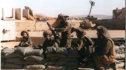 ימי הדמדומים של צה"ל ברצועת הביטחון בדרום לבנון. 
לוחמים במוצב ריחן, 1998 | : חיים אזולאי, מעריב