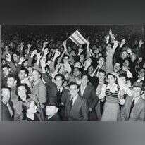 החגיגות בתל־אביב לאחר הכרזת האו"ם. | הנס פין, לע"מ