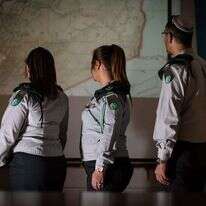 "גאים במדים שלנו". מ', ק' ור'. | אריק סולטן