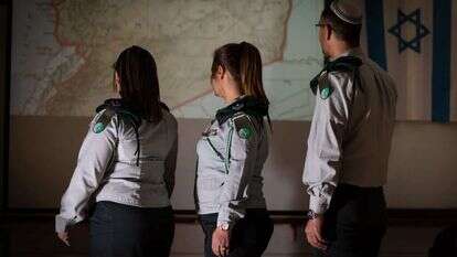 "גאים במדים שלנו". מ', ק' ור'. | אריק סולטן