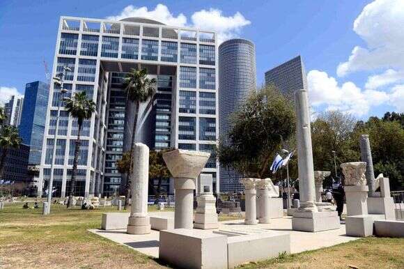 יותר מדי מידע. הקריה | יוסי זליגר