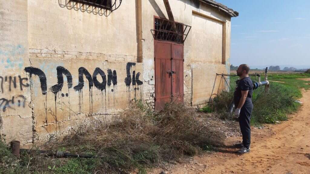 כמו סימון הדם על הבית מבחוץ, במכת בכורות