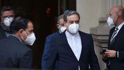 סגן שר החוץ האיראני העומד בראש המשלחת האיראנית לווינה, עבאס ערקצ'י בצאתו מן השיחות. | AFP