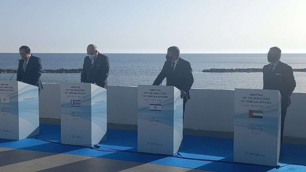 שר החוץ אשכנזי במפגש עם שרי החוץ בפאפוס. | משרד החוץ