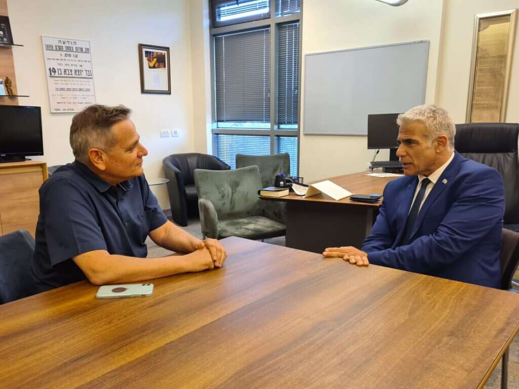 יאיר לפיד בפגישה עם ניצן הורוביץ