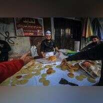 הכנת לצאת הרמדאן בעיר העתיקה בירושלים. | EPA