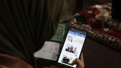 נרשמים לבחירות דרך אתר הוודעה. | AFP