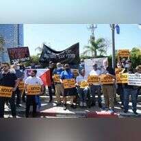 מפגן הזדהות עם איציק סעידיאן מול משרדי אגף השיקום בפתח־תקווה, החודש. | יוסי זליגר