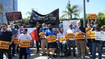 מפגן הזדהות עם איציק סעידיאן מול משרדי אגף השיקום בפתח־תקווה, החודש. | יוסי זליגר