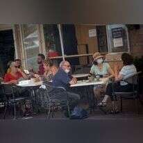 בית קפה ובחזיתו מודעת דרושים, השבוע. | מרים אלסטר, פלאש 90