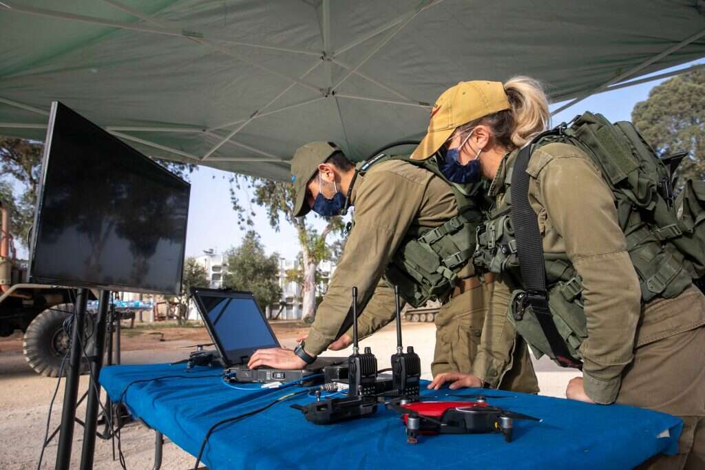 האצבע על הכפתור האדום. לוחמי היחידה. | דו"צ