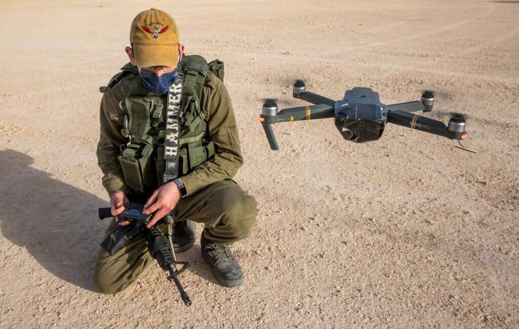 מסוגלים לחסום מל"ט וגם להשתלט עליו. במגרש האימונים. | דו"צ