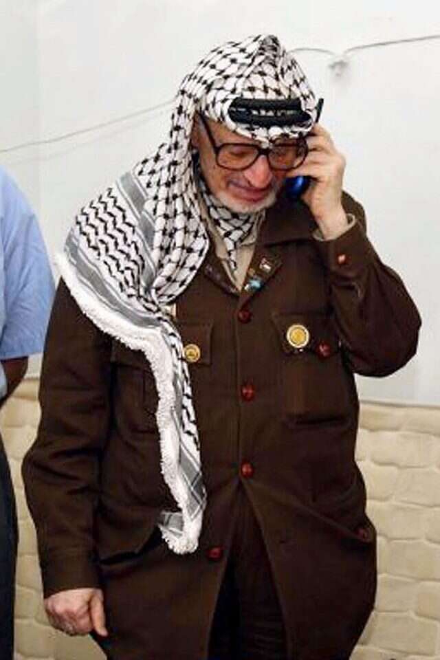 "הישראלים לא נותנים לי לדבר". ערפאת. | גטי אימג'ס