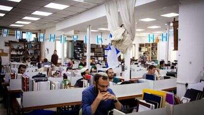 בית המדרש של ישיבת ההסדר ביפו. למצולמים אין קשר לכתבה. | אריק סולטן