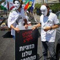 משבר אמונה וזוגיות אחרי מבצע צוק איתן. חיילים מפגינים ליד הקריה בתל־אביב

נגד יחס המדינה לנפגעי פוסט־טראומה, 2019. | פלאש 90