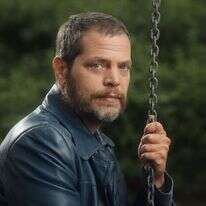 האם כל האבות אוהבים את בנות זוגם יותר מאשר את ילדיהם או רק אבות מאמצים? שי גולדן | פיני סלוק