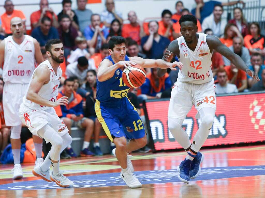 הישג מרשים. שחקני ואוהדי נס-ציונה. | דני מרון