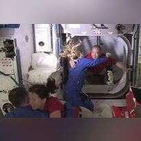 הגעת אסטרונאוטים לתחנת החלל הבינלאומית | AP