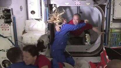 הגעת אסטרונאוטים לתחנת החלל הבינלאומית | AP