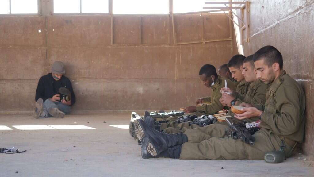 כבר התרגלו למצלמות.
צילומי הסדרה. | תאגיד השידור-תומר לוין כבר התרגלו למצלמות.
צילומי הסדרה. | תאגיד השידור-תומר לוין