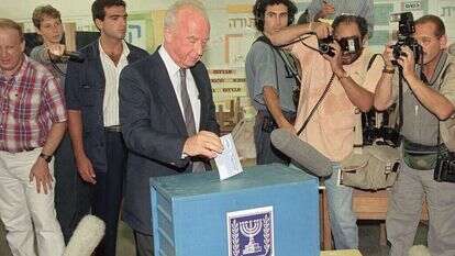 אירועי 92' יחזרו על עצמם. רבין בקלפי. | AP אירועי 92' יחזרו על עצמם. רבין בקלפי. | AP
