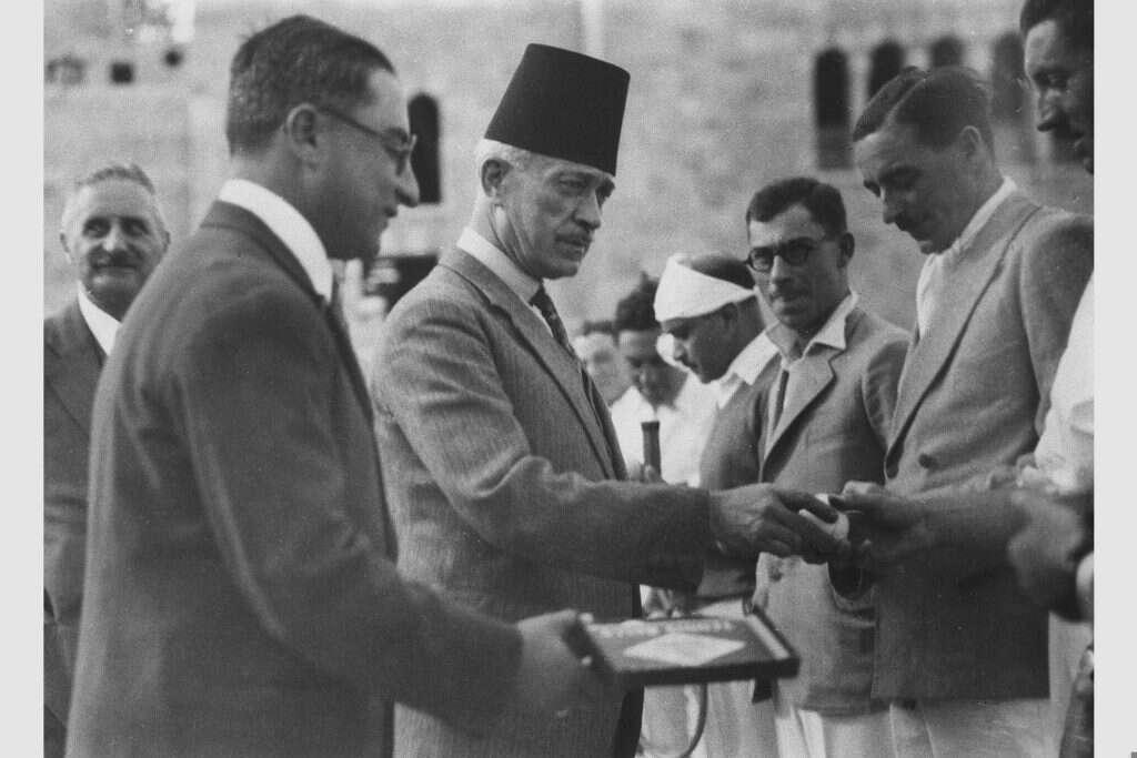 ראע'ב נשאשיבי (במרכז). | לע''מ