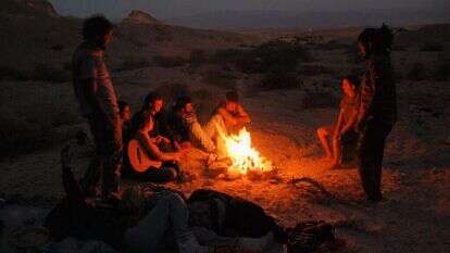 סביב המדורה. | יותם בן יעקב