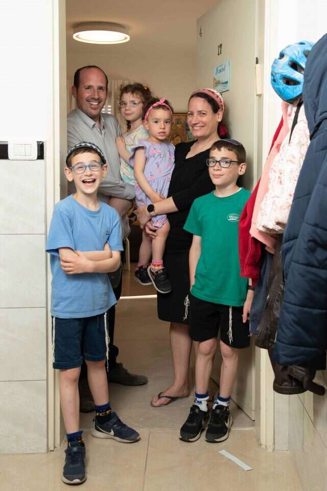 משפחת ליבוביץ': ברק ואבישג, אלעד, 10, איתן, 8, רעות, 5, נגה, 3. | שריה דיאמנט