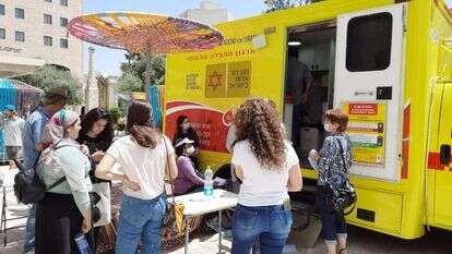 תורמי דם במרכז ירושלים. | ארנון סגל