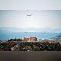 מטוסי קרב שהשתתפו בתרגיל נראים מעל האקרופוליס באתונה. | AFP